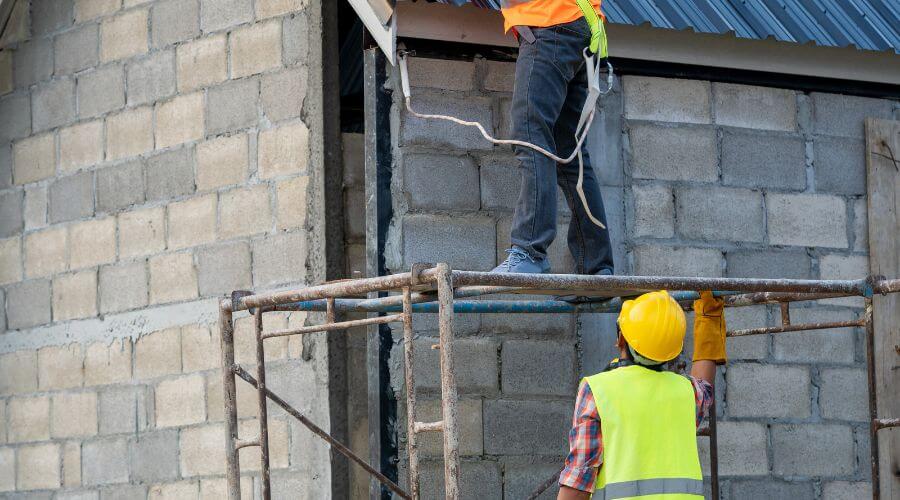 Professional gutter cleaning in Berry Creek, CA